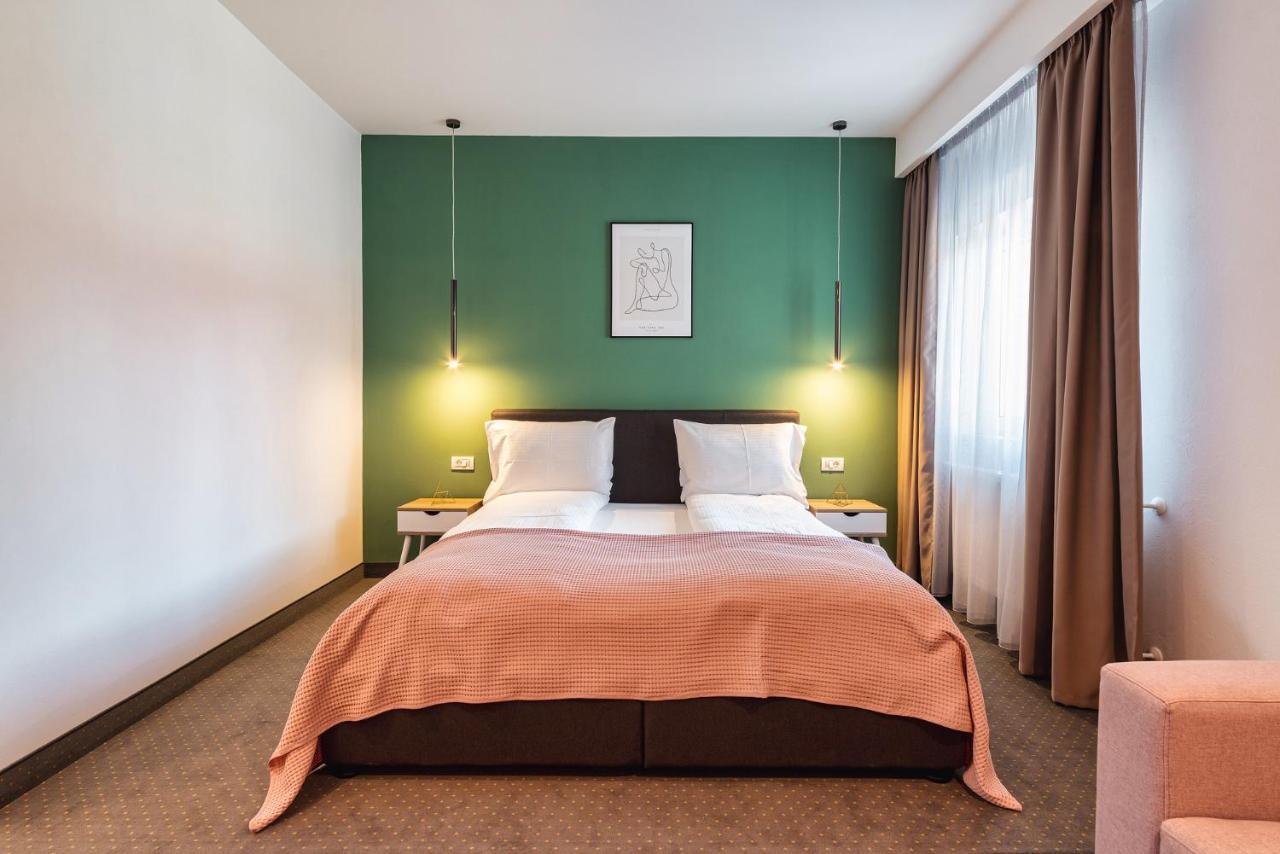 Saga Rooms Вікторія Екстер'єр фото